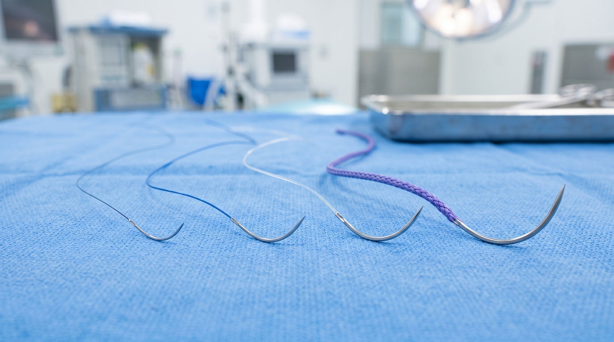 3-0, 4-0, 5-0: Was bedeuten Nahtmaterial-Größen wirklich? Die große USP- und Metric-Tabelle für Praxis, OP und Einkauf